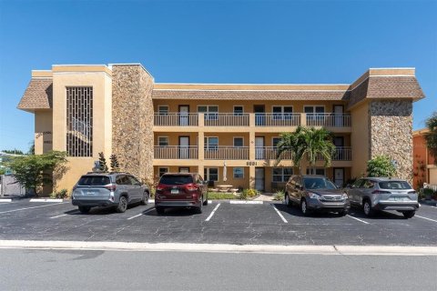 Copropriété à louer à Saint Pete Beach, Floride: 2 chambres, 76.83 m2 № 2431683 - photo 2