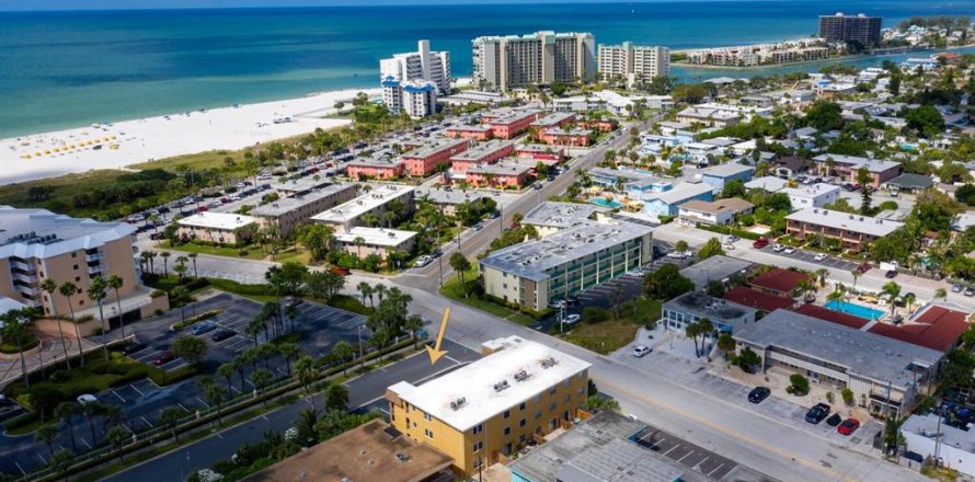 Condo à Saint Pete Beach, Floride, 2 chambres  № 2431683