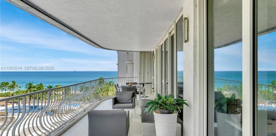 Condominio en Bal Harbour, Florida, 4 dormitorios  № 2000711