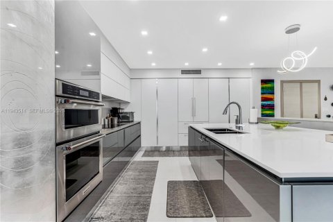 Condominio en venta en Bal Harbour, Florida, 4 dormitorios, 235.97 m2 № 2000711 - foto 11