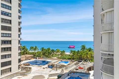 Condominio en venta en Bal Harbour, Florida, 4 dormitorios, 235.97 m2 № 2000711 - foto 2