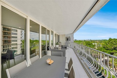 Condominio en venta en Bal Harbour, Florida, 4 dormitorios, 235.97 m2 № 2000711 - foto 3