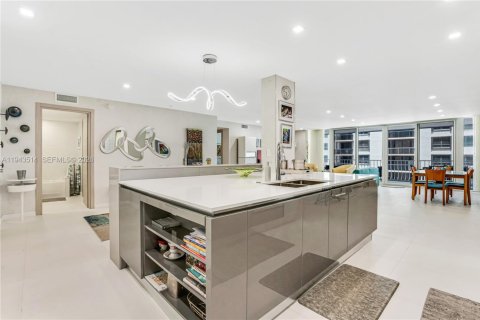 Condominio en venta en Bal Harbour, Florida, 4 dormitorios, 235.97 m2 № 2000711 - foto 9