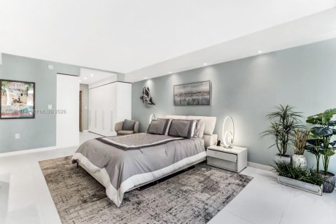 Condominio en venta en Bal Harbour, Florida, 4 dormitorios, 235.97 m2 № 2000711 - foto 13