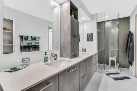 Condominio en venta en Bal Harbour, Florida, 4 dormitorios, 235.97 m2 № 2000711 - foto 19