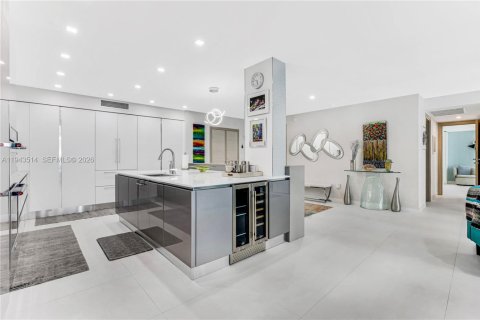 Condominio en venta en Bal Harbour, Florida, 4 dormitorios, 235.97 m2 № 2000711 - foto 10