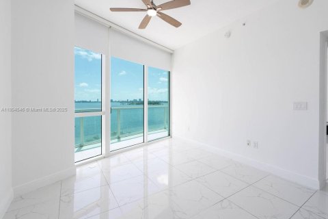 Condo in Miami, Florida, 2 bedrooms  № 1864140 - photo 11