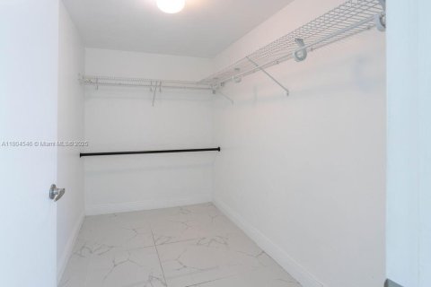 Condo in Miami, Florida, 2 bedrooms  № 1864140 - photo 14