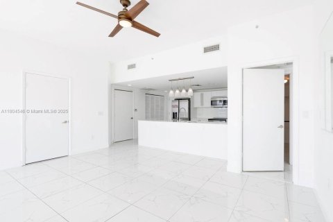 Condo in Miami, Florida, 2 bedrooms  № 1864140 - photo 4