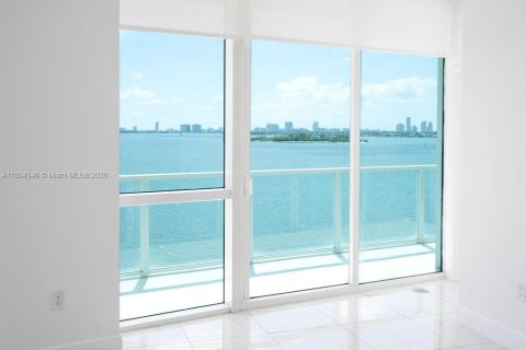 Condo in Miami, Florida, 2 bedrooms  № 1864140 - photo 12