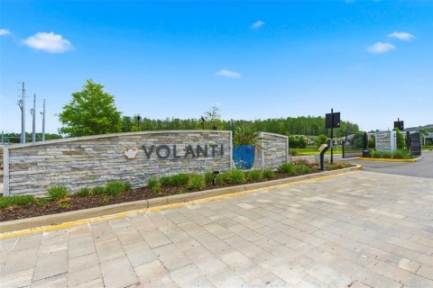 Townhouse in VOLANTI in Lutz, Florida 3 bedrooms, 207.17 sq.m. № 2151079 - photo 2