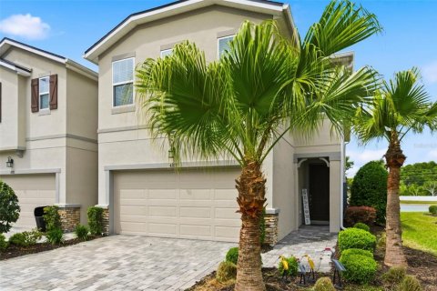 Townhouse in VOLANTI in Lutz, Florida 3 bedrooms, 207.17 sq.m. № 2151079 - photo 5
