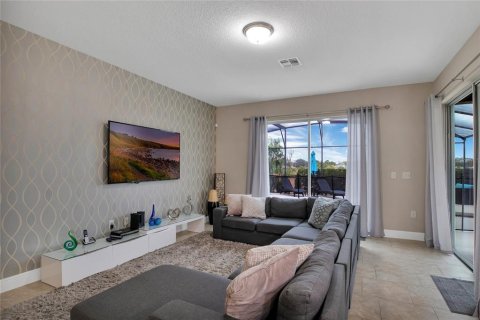 House in Davenport, Florida 5 bedrooms, 316.05 sq.m. № 1908982 - photo 5