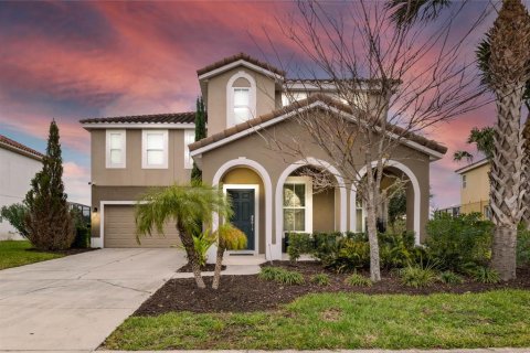 House in Davenport, Florida 5 bedrooms, 316.05 sq.m. № 1908982 - photo 1