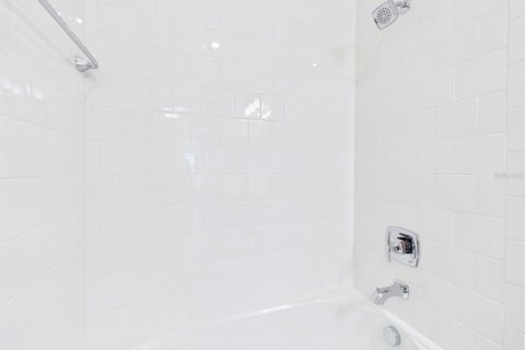 Villa ou maison à vendre à Sarasota, Floride: 2 chambres, 151.8 m2 № 2267368 - photo 18
