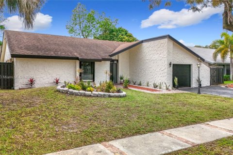 House in Plantation, Florida 3 bedrooms, 142.42 sq.m. № 1695775 - photo 3