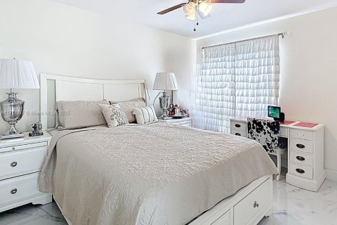 House in Plantation, Florida 3 bedrooms, 142.42 sq.m. № 1695775 - photo 30