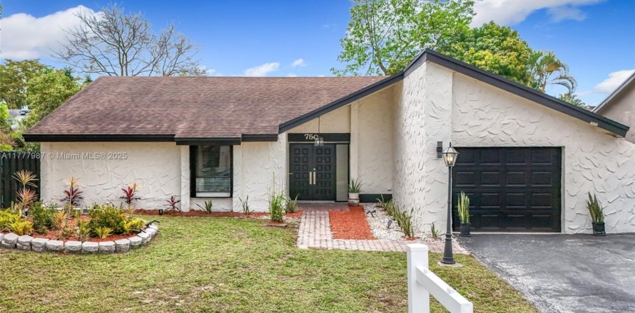 House in Plantation, Florida 3 bedrooms, 142.42 sq.m. № 1695775
