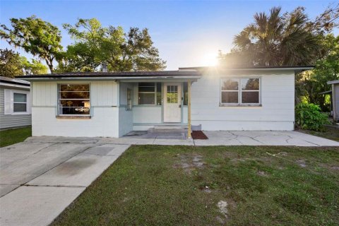 House in DeLand, Florida 2 bedrooms, 145.3 sq.m. № 1724668 - photo 1