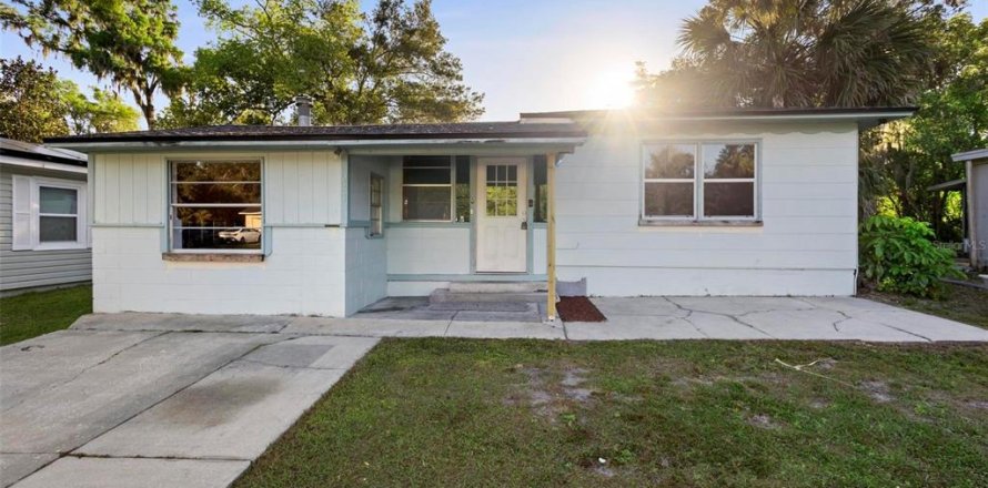 House in DeLand, Florida 2 bedrooms, 145.3 sq.m. № 1724668