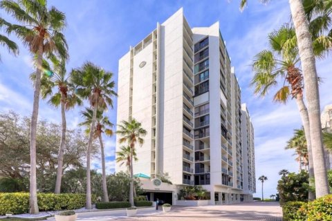 Снять в аренду кондоминиум в Клируотер, Флорида 4 комнаты, 126.72м2, № 1751641 - фото 1