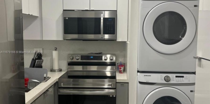 Condominio en Hialeah, Florida, 2 dormitorios № 1754175
