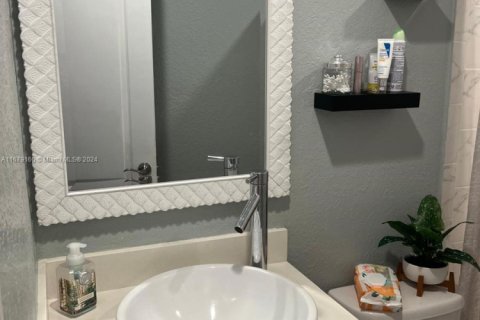 Condominio en venta en Hialeah, Florida, 2 dormitorios, 80.82 m2 № 1754175 - foto 17