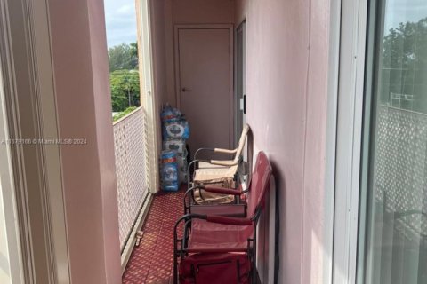 Condominio en venta en Hialeah, Florida, 2 dormitorios, 80.82 m2 № 1754175 - foto 13