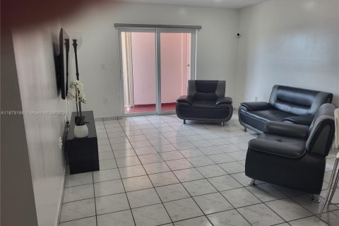 Condominio en venta en Hialeah, Florida, 2 dormitorios, 80.82 m2 № 1754175 - foto 14