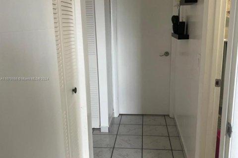Condominio en venta en Hialeah, Florida, 2 dormitorios, 80.82 m2 № 1754175 - foto 19