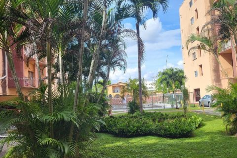 Condominio en venta en Hialeah, Florida, 2 dormitorios, 80.82 m2 № 1754175 - foto 20