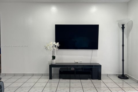 Condominio en venta en Hialeah, Florida, 2 dormitorios, 80.82 m2 № 1754175 - foto 15