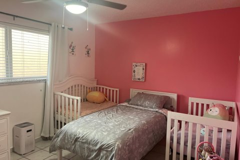 Condominio en venta en Hialeah, Florida, 2 dormitorios, 80.82 m2 № 1754175 - foto 10