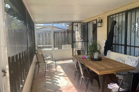 Copropriété à louer à Cutler Bay, Floride: 2 chambres, 78.04 m2 № 2048210 - photo 12