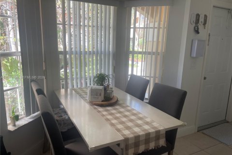 Copropriété à louer à Cutler Bay, Floride: 2 chambres, 78.04 m2 № 2048210 - photo 5