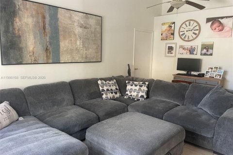 Copropriété à louer à Cutler Bay, Floride: 2 chambres, 78.04 m2 № 2048210 - photo 3