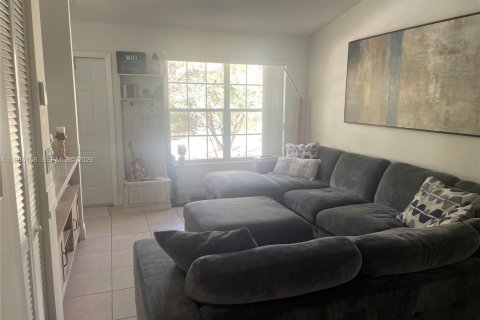 Copropriété à louer à Cutler Bay, Floride: 2 chambres, 78.04 m2 № 2048210 - photo 4