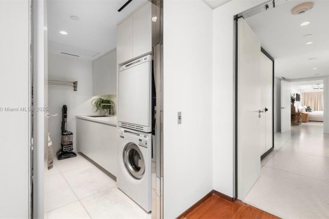 Condo in Miami Beach, Florida, 4 bedrooms  № 2022973 - photo 15
