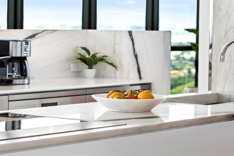Condo in Miami Beach, Florida, 4 bedrooms  № 2022973 - photo 23