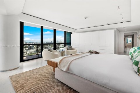 Condo in Miami Beach, Florida, 4 bedrooms  № 2022973 - photo 8