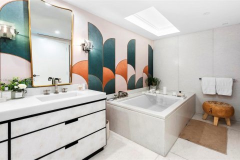 Condo in Miami Beach, Florida, 4 bedrooms  № 2022973 - photo 16