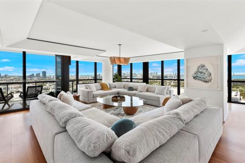Condo in Miami Beach, Florida, 4 bedrooms  № 2022973