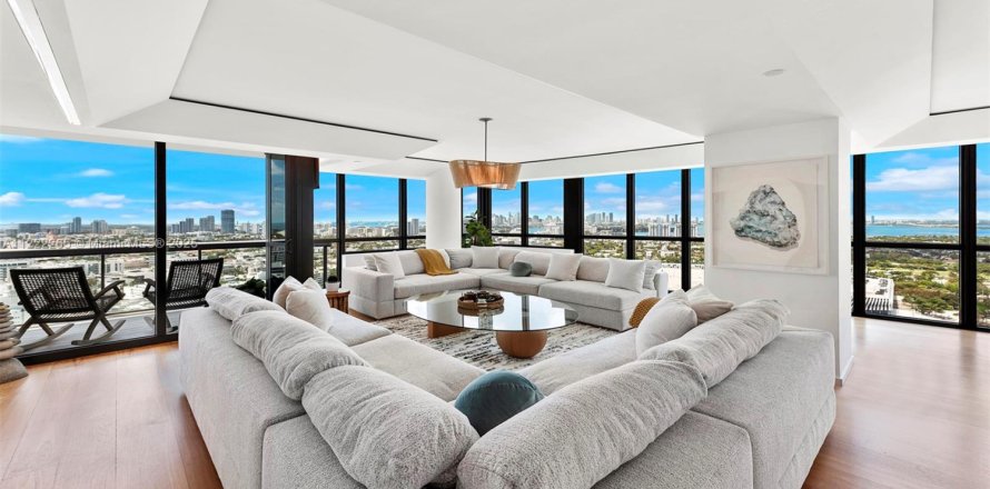 Condo in Miami Beach, Florida, 4 bedrooms  № 2022973