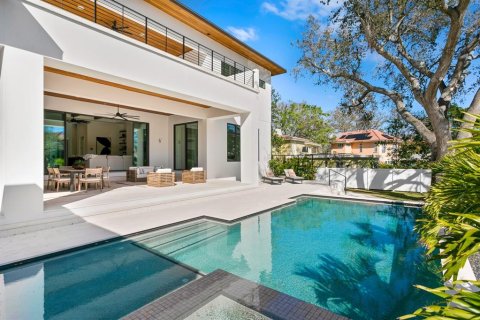 House in Saint Petersburg, Florida 4 bedrooms, 488.2 sq.m. № 1569252 - photo 3