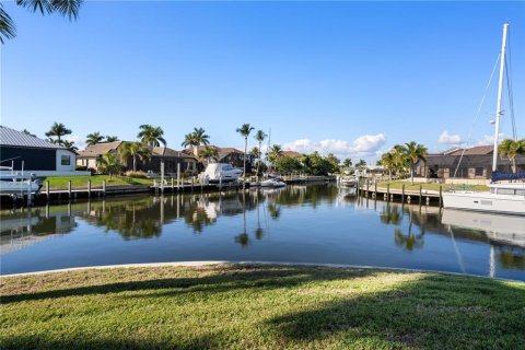 Villa ou maison à vendre à Punta Gorda, Floride: 5 chambres, 365.66 m2 № 2403380 - photo 11