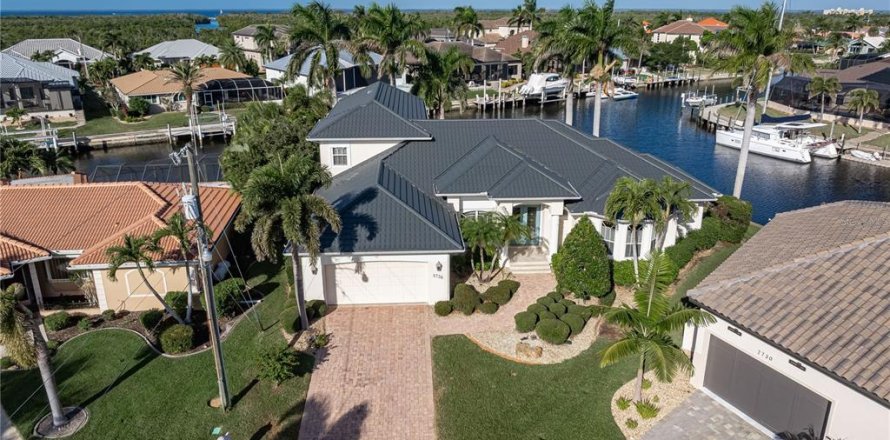 Villa ou maison à Punta Gorda, Floride 5 chambres, 365.66 m2 № 2403380
