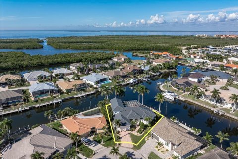 Villa ou maison à vendre à Punta Gorda, Floride: 5 chambres, 365.66 m2 № 2403380 - photo 12