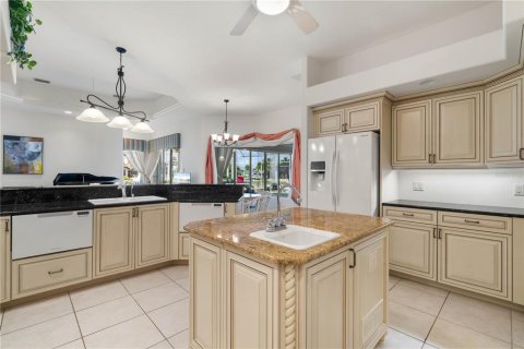 Villa ou maison à vendre à Punta Gorda, Floride: 5 chambres, 365.66 m2 № 2403380 - photo 25