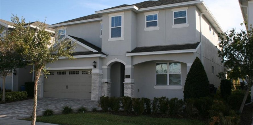 Casa en Kissimmee, Florida 5 dormitorios, 273.6 m2 № 1569764