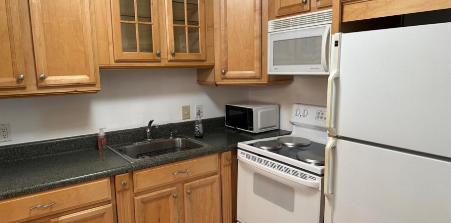 Condo in West Palm Beach, Florida, 1 bedroom № 2181240